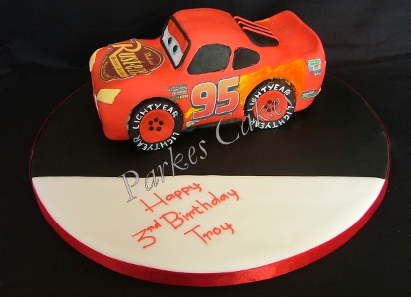 lightning mcqueen cake